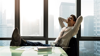 چگونه به آنچه درباره ما فکر میکنند، بی توجه باشیم؟