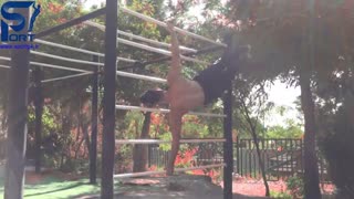 کلیستنیکس _ حرکت های اختصاصیِ اسحاق صبوری(ماسل آپ دو انگشت پرچم با گردن