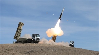 لحظه شلیک سامانه موشکی «تلاش» به سمت اهداف هوایی