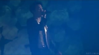 اکثر ما صدای احساسی و اروم جیمین رو شنیدیم...این ویدیو صدای محکم و مردونه جیمین رو ثابت میکنه