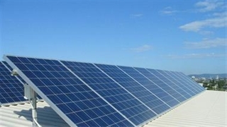 کشتزار ده مگاواتی پنل خورشیدی استان قم ایران