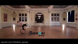 حرکات نمایشی با دوچرخه