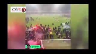 حمله هواداران تیم آیک سوئدی به زمین فوتبال