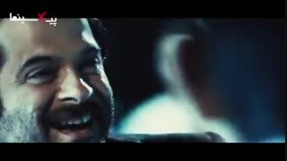 سکانس میلیونر زاغه نشین : وقتی با راهنمایی غلط جواب درست را جمال انتخاب می کند