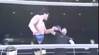 کشتی کج غول با قد2.18 در رینگ  UFC