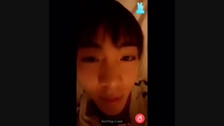 وقتی تهیونگ لایو میگیره تقلیدشو نشون بده  :)))