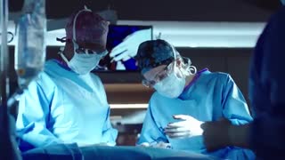 دانلود سریال دستیار پزشک - فصل 2 قسمت 7 - با زیرنویس چسبیده