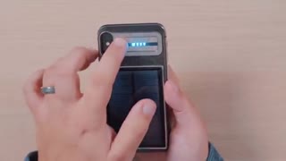 قاب جدید تسلا با استفاده از نور خورشید آیفون X را شارژ می‌کند