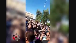 خشم کارگران هفت تپه موقع سخنرانی نماینده مجلس