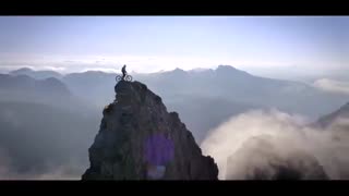 دوچرخه سواری در کوهستان بسیار زیبا