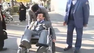 گشت و گذار رئیس کمیسیون معلولان با ویلچر در مکان های عمومی