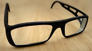 ساخت عینک آفتابی از ضایعات پلاستیکی با پرینتر سه بعدی