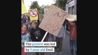 اعتراض کودکان آلمانی به استفاده بیش از حد والدین از تلفن‌های هوشمند