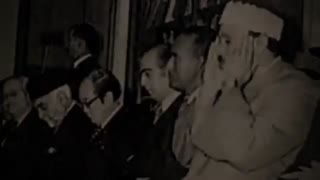 اللَّهُ یَعْلَمُ مَا تَحْمِلُ کُلُّ أُنْثَى وَمَا تَغِیضُ الْأَرْحَامُ وَمَا تَزْدَادُ وَکُلُّ شَیْءٍ عِنْدَهُ بِمِقْدَارٍ ﴿۸﴾