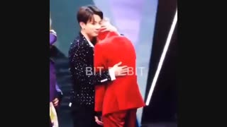 وقتی ته گریع میکنه و کوک بغلش میکنع(vkook/taekook/BTS/بی تی اس/ویکوک)