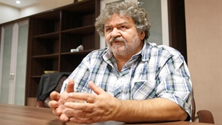 انتقاد تند امیر عابدینی از روحانی در برنامه زنده جراحی گوش