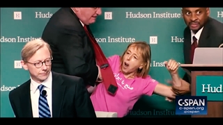 ماجرای برخورد آمریکایی‌ها با زن مدافع ایران