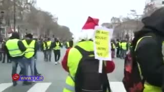 هدیه کریسمس ماکرون!