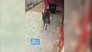 ضربوشتم و سرقت از زن مسلمان در لندن!