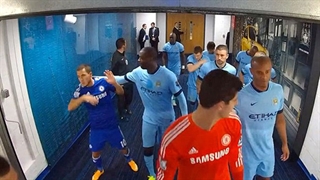 خلق لحظه‌های عجیب و احساسی توسط بازیکنان در تونل ورزشگاه‌ها