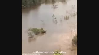 عبور کامیون اسکانیا در میان سیل