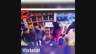 بلندکردن کیسه پسته در روز روشن