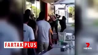 درگیری شدید مشتریان آفریقایی با ویتنامی در رستوران!