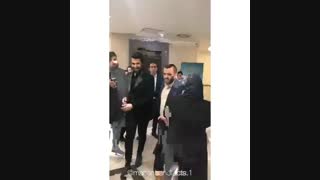 پیرزنه میخواد رهامو بغل کنه!!!!!