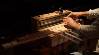 وسیله ای که با اون آهنگ فیلم های ترسناک رو می سازند