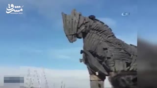 اسب تروآ یک مرد را قربانی کرد!
