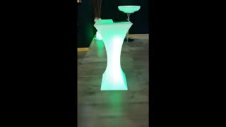 میز سوارز کمر باریک مربع