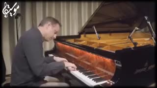 اجرای دلنشین از آهنگ "Nocturne" از مایکل لوگوزار