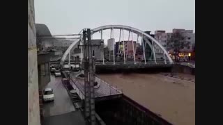 نمایی زیبا از نزولات آسمانی و طغیان رودخانه ی خرّم آباد « خرّم رود »