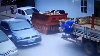 اونی که کمکش کرد فقط میتونه...