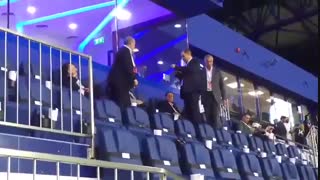 خواننده معروف جنجالی که بود و چرا وارد ورزشگاه شده بود؟