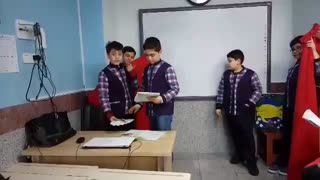 اجرای نمایش زندگی استاد محمود فرشچیان در درس نام نیکو توسط دانش آموزان -پنجم- دبستان نسل قلم جراحی زیبایی پلک