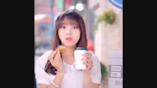 ینی من موندم داره دونات تبلیغ میکنه یا موزیک ویدیوهه