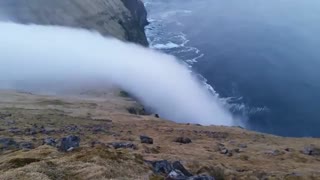 آبشاری که رفته تو مه غلیظ