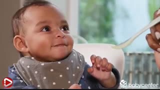 کودک از چه زمانی آمادگی خوردن غذای کمکی را دارد