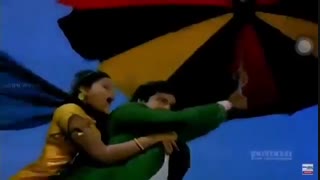 آخر فیلم هندی ، پرواز با چتر بر فراز آسمان...