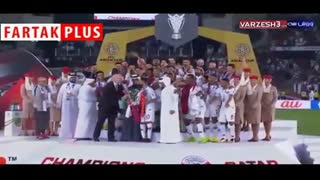 لحظه اهدای جام قهرمانی آسیا به تیم ملی قطر