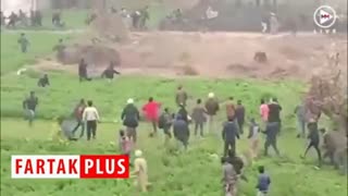 لحظه حمله پلنگ به مامور حیات وحش