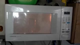 این جا همه چیز درهمِ
