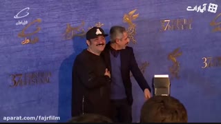 بغل کردن مهران غفوریان و جواد رضویان روی فرش قرمز جشنواره فیلم فجر
