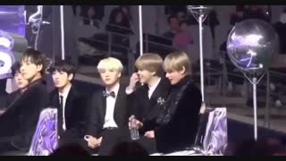 تهیونگ خیلی شیک اومد آب بخوره ریخت روش «آخر خنده»