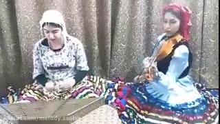 اجرای آهنگی زیبا از استاد حسن صبا
