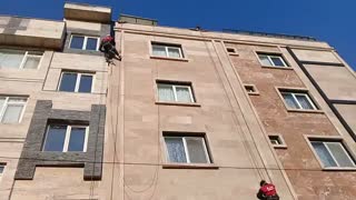 نورپردازی نمای ساختمان-پیچ و رولپلاک نما در تهران- تعویض چراغ های نما-نماشویی-تهران راپل