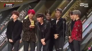 استایل خیلی خاص جیمین داخل MAMA2018