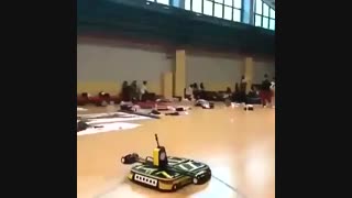 ربات بدمینتون باز