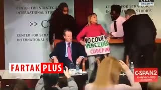 اقدام شجاعانه دو زن حین سخنرانی نماینده رئیس جمهور خودخوانده ونزوئلا در آمریکا